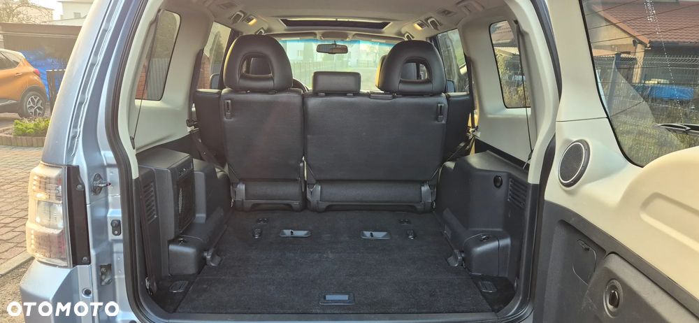 Mitsubishi Pajero - 25