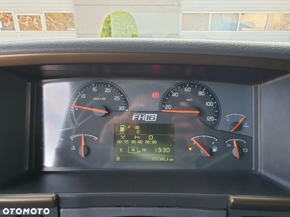 Volvo FH 16 750 EURO 5 GLOBETROTTER XL 6x4 HAKOWIEC - 28