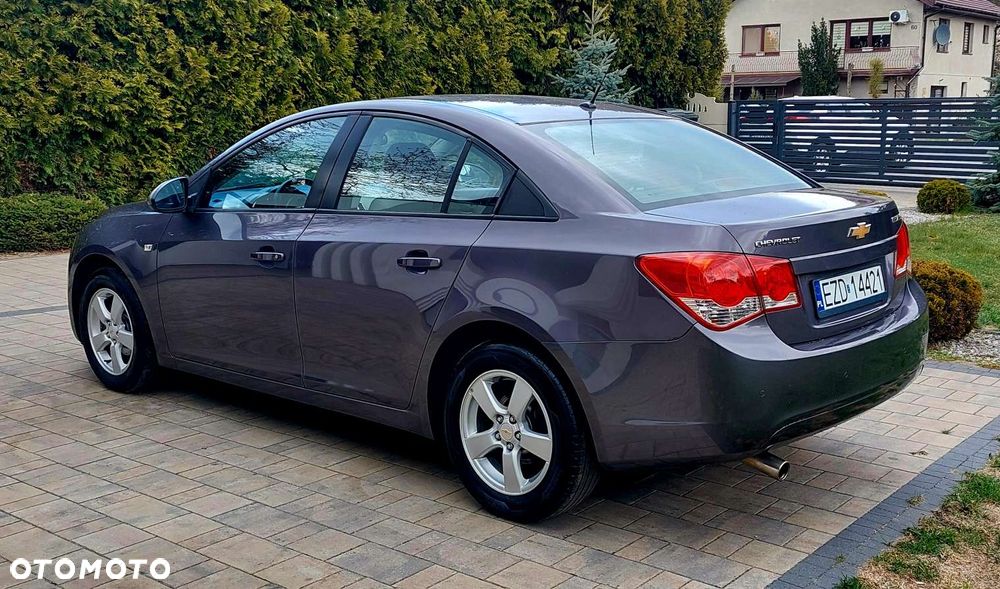 Chevrolet Cruze 1.8 LS - 18
