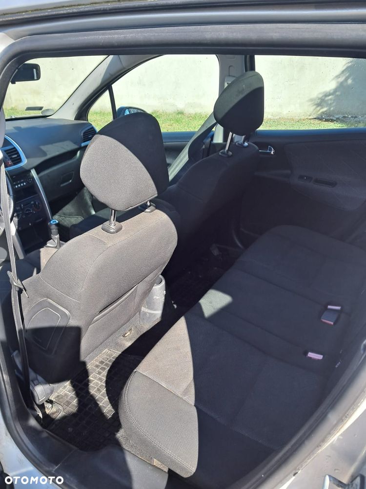 Peugeot 207 95 VTi Family - 10