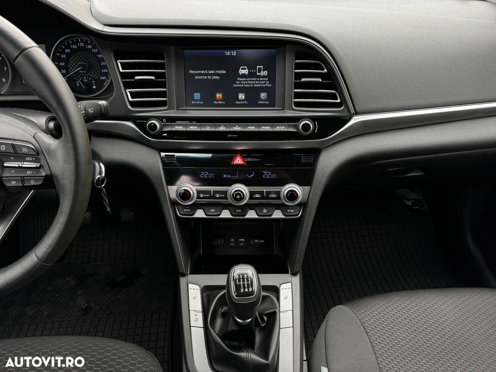 Hyundai Elantra - 10
