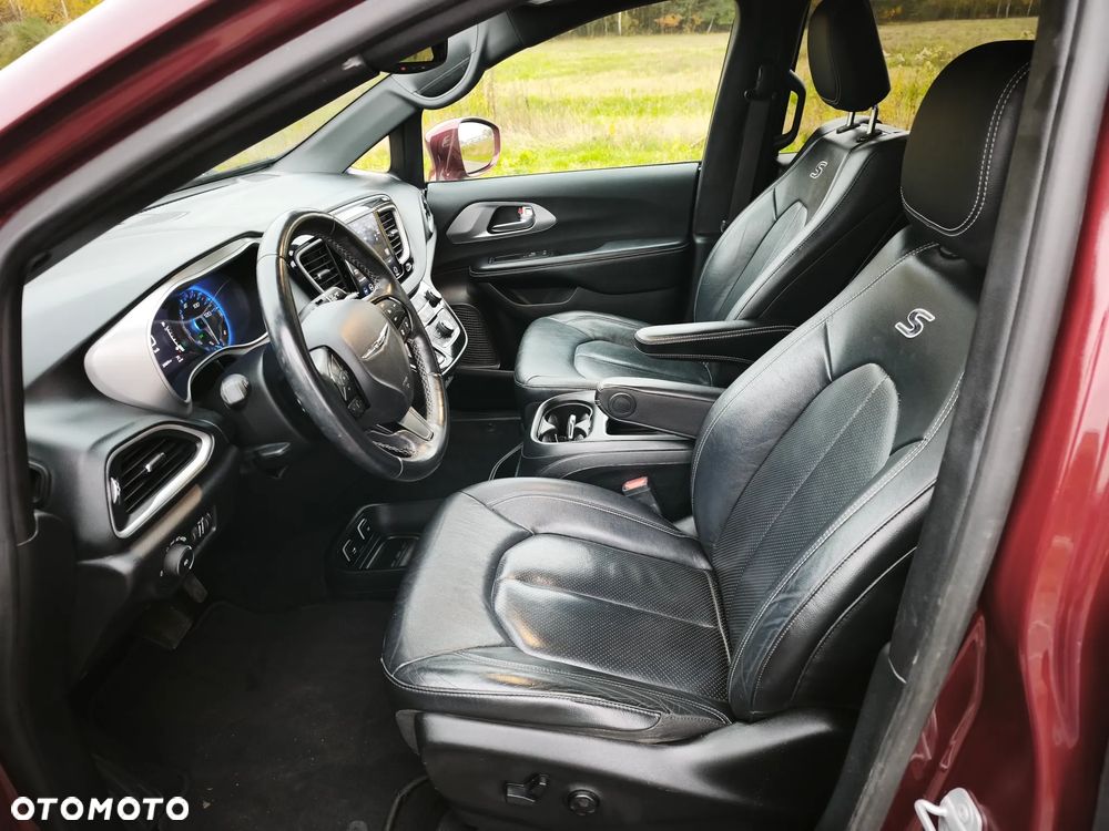 Chrysler Pacifica - 25