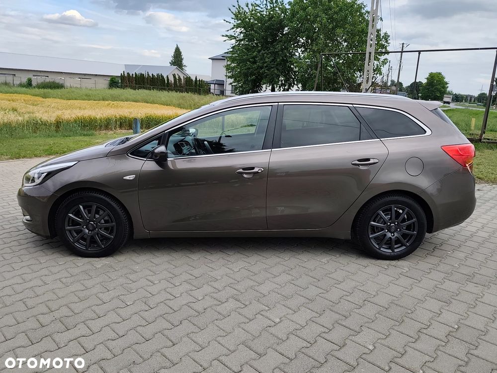 Kia Ceed 1.6 CRDi 128 Fifa World Cup Edition - 17