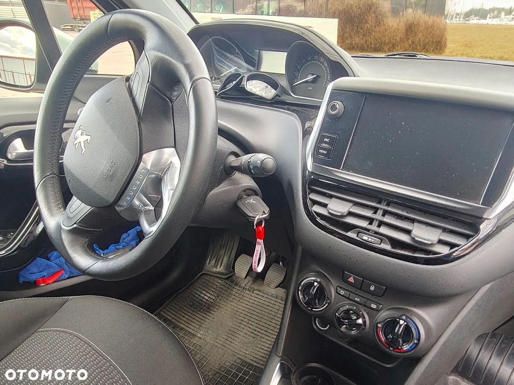 Peugeot 208 - 9
