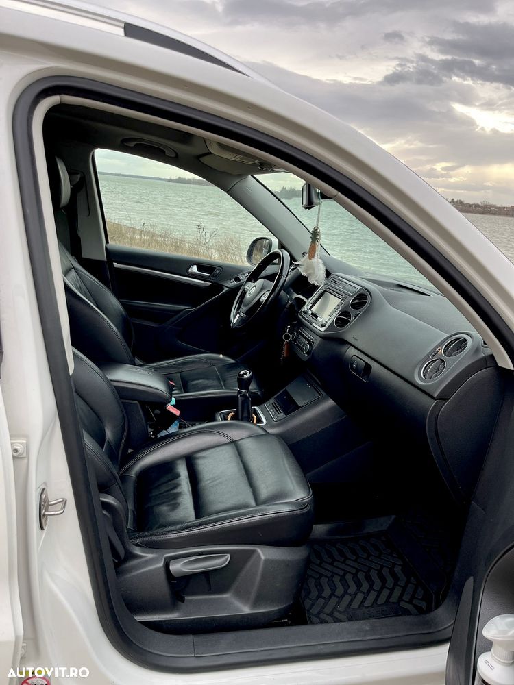 Volkswagen Tiguan - 12