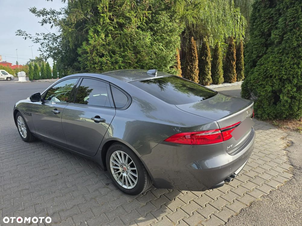 Jaguar XF 2.0 i4D R-Sport - 11