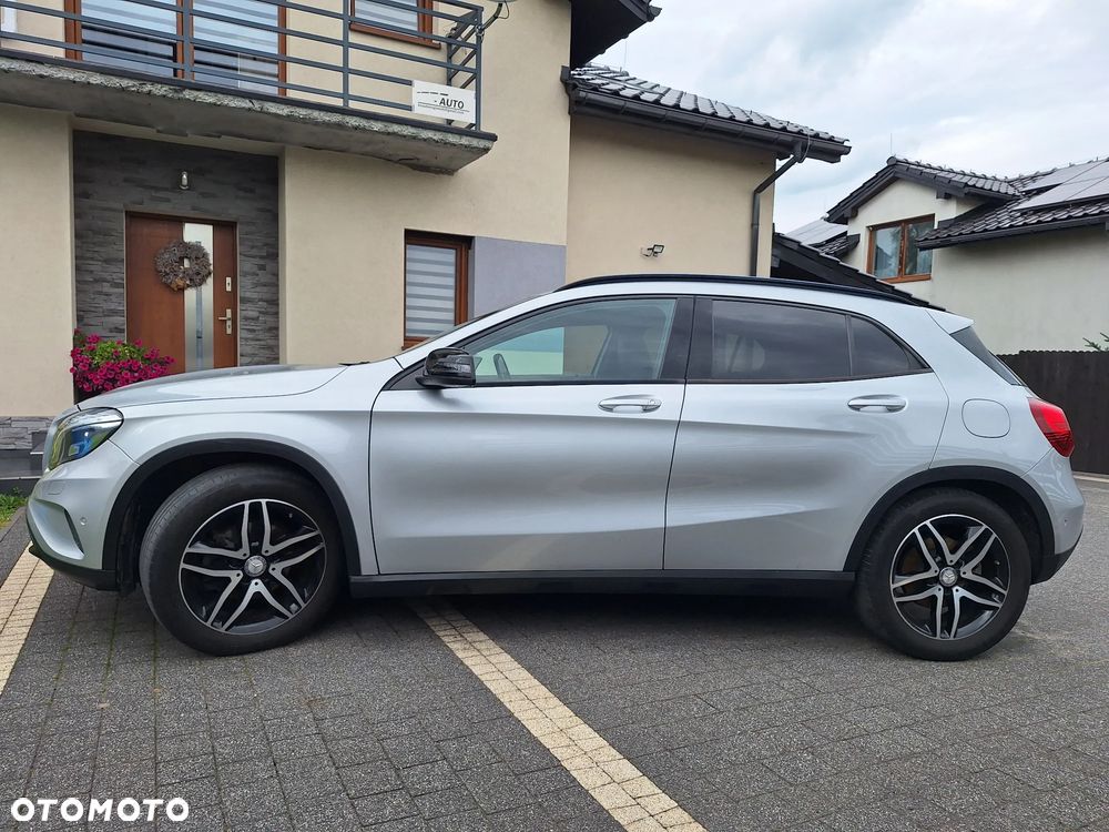 Mercedes-Benz GLA 200 d - 4