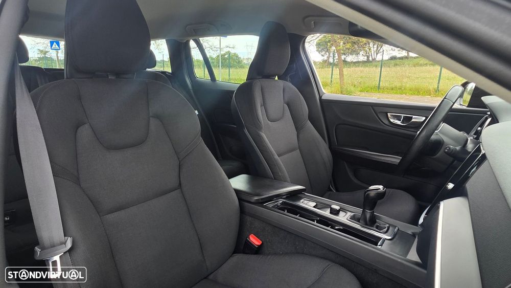 Volvo V60 2.0 D3 Momentum Core - 17