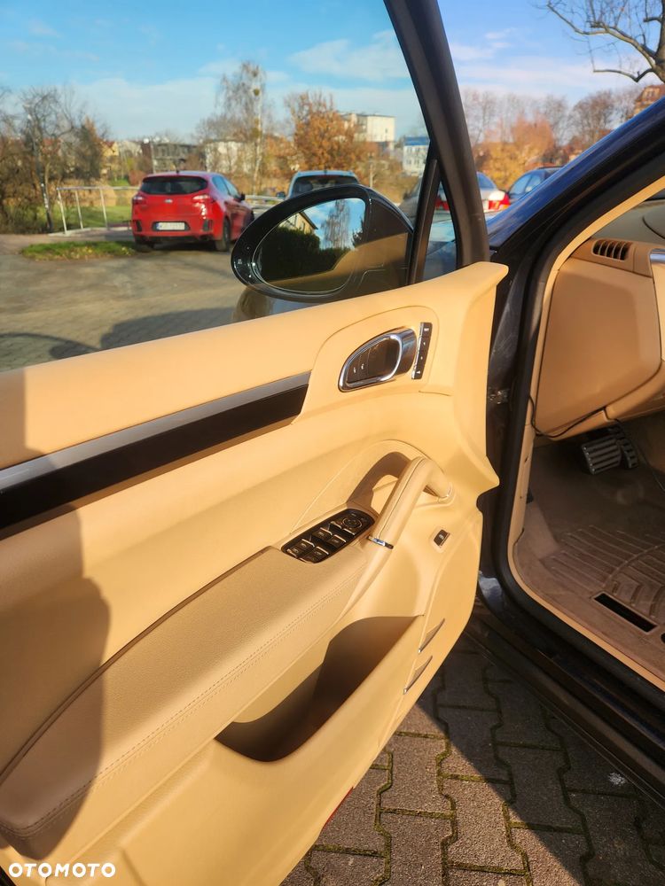 Porsche Cayenne S E-Hybrid - 11