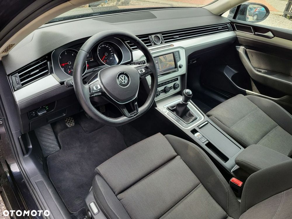 Volkswagen Passat - 11