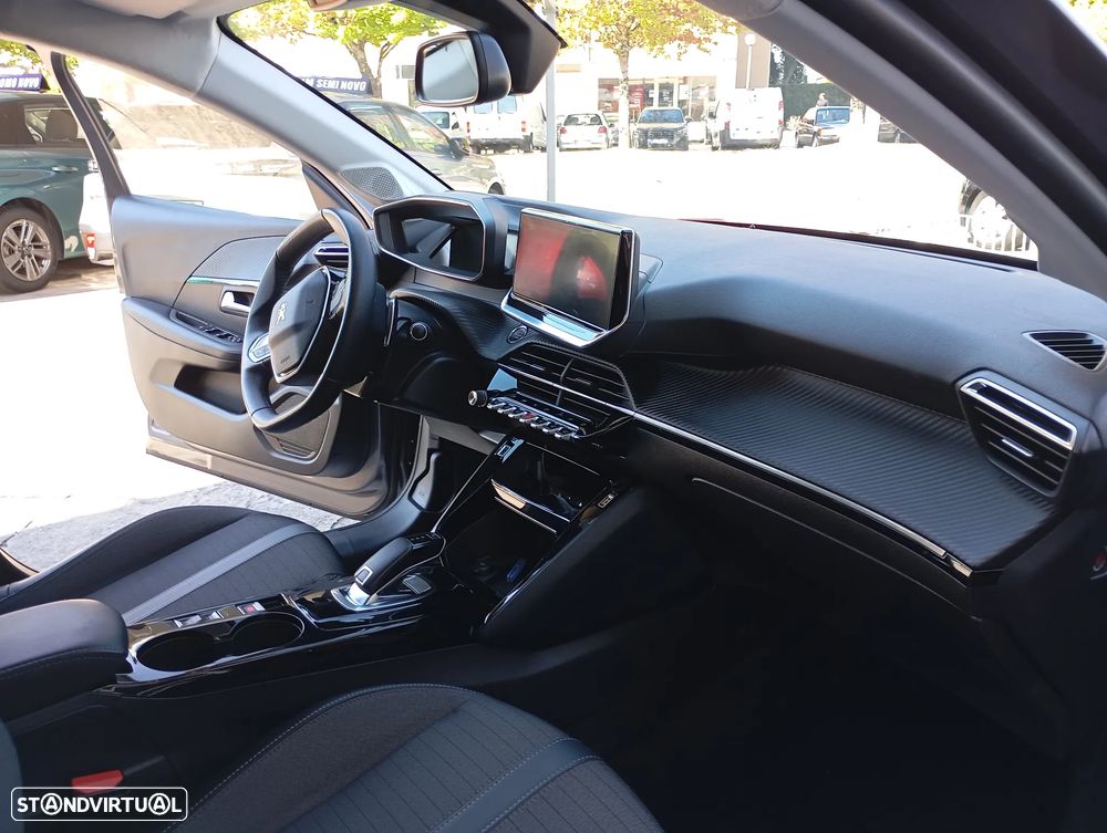 Peugeot 208 PureTech 100 EAT8 Allure - 5