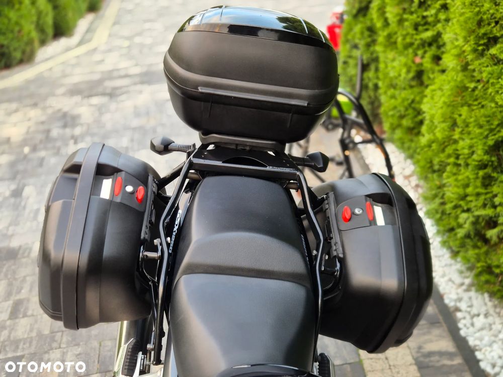 Suzuki GSX - 16
