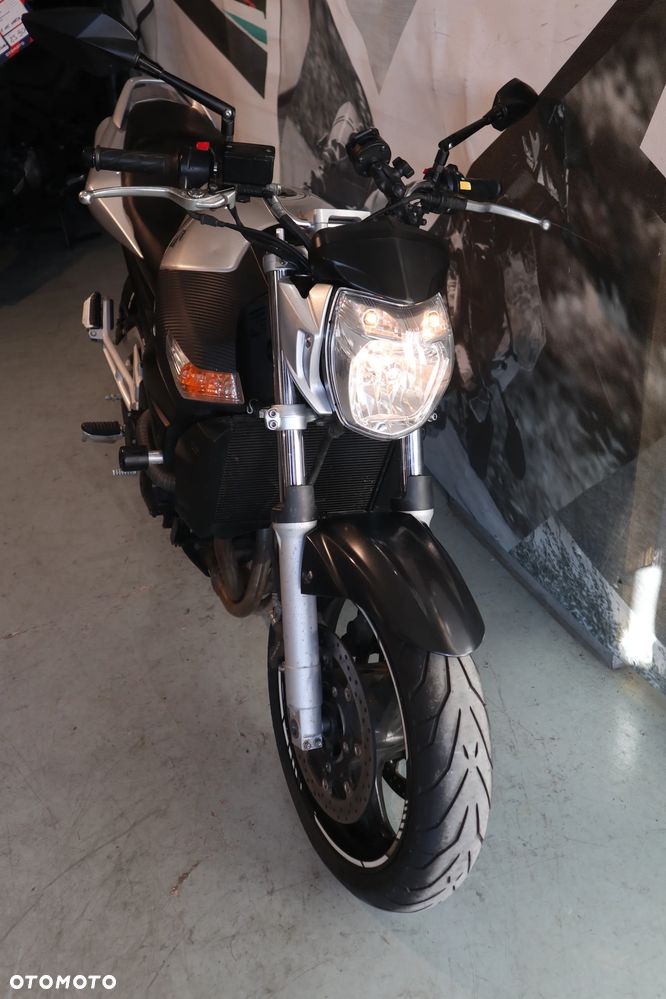 Suzuki GSR - 16