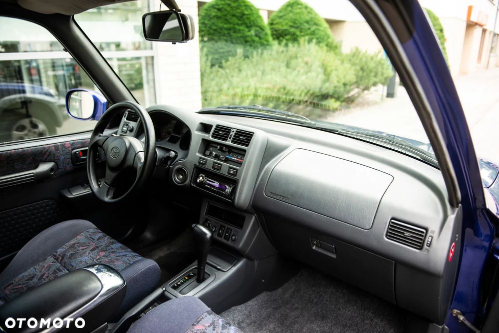 Toyota RAV4 - 22