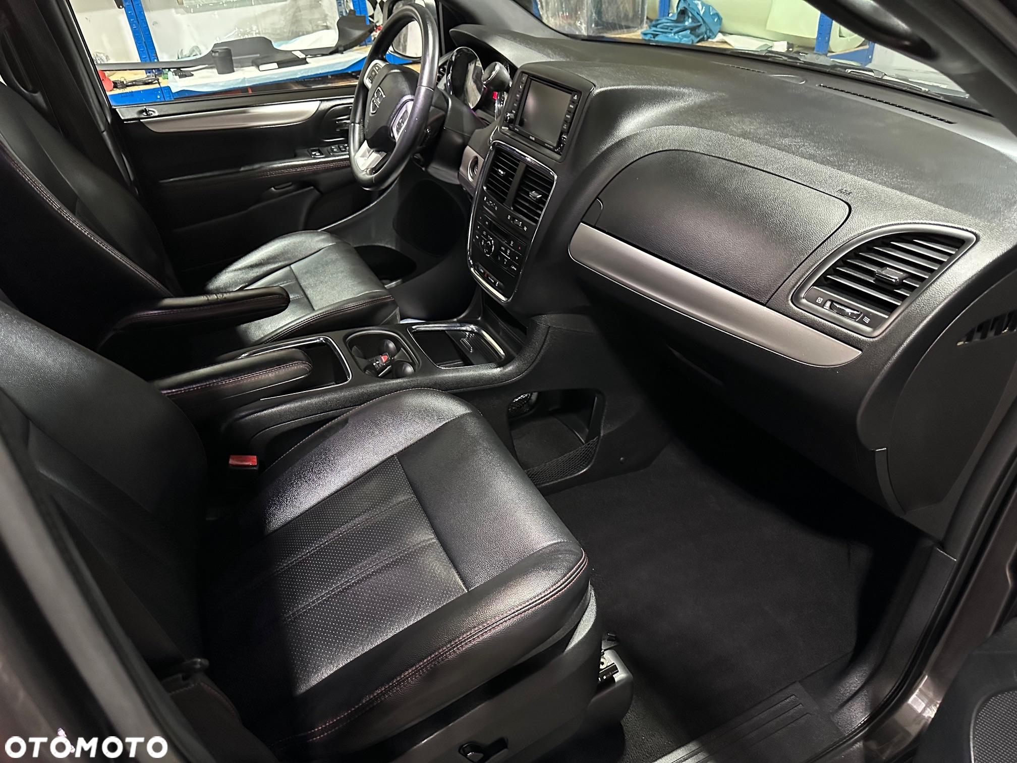 Dodge Grand Caravan 3.6 R/T - 12