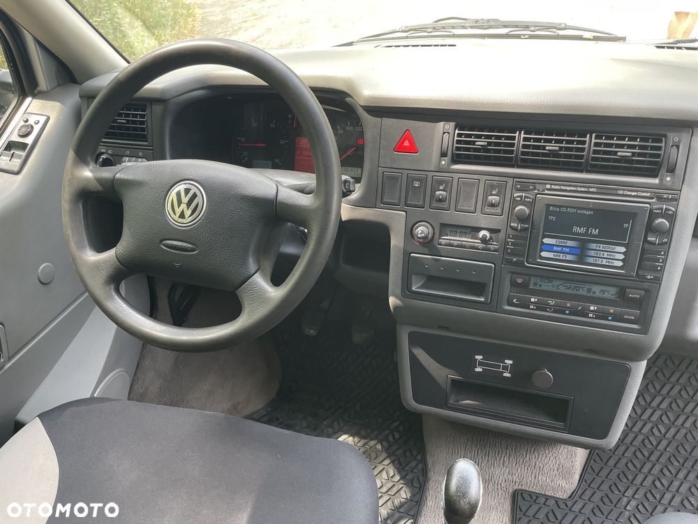 Volkswagen Multivan - 13