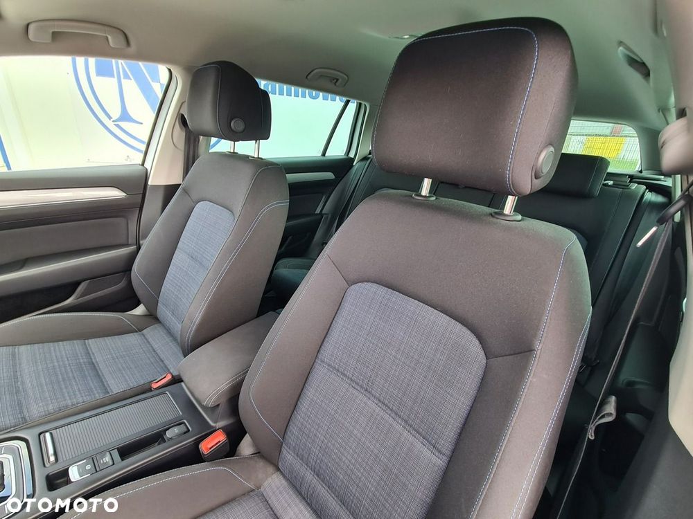 Volkswagen Passat - 31