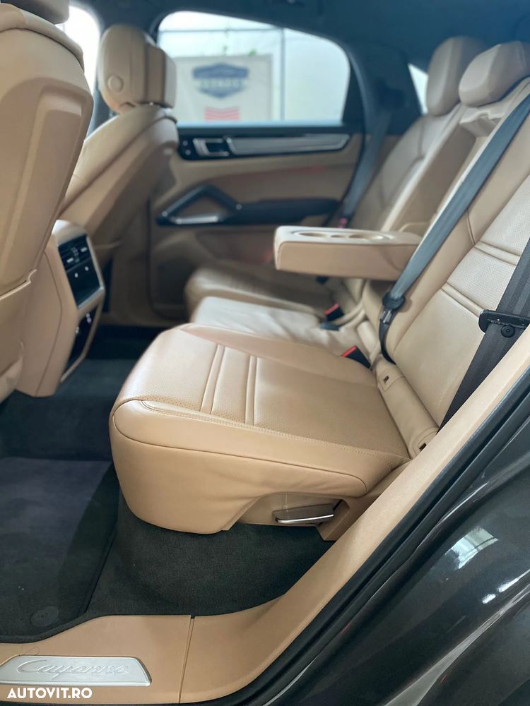 Porsche Cayenne - 14