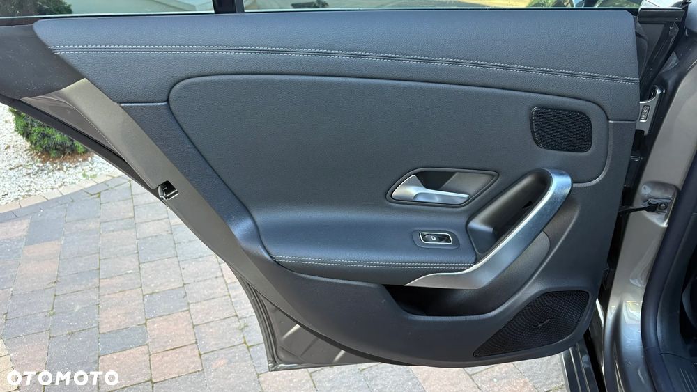 Mercedes-Benz CLA 200 d Progressive 8G-DCT - 38