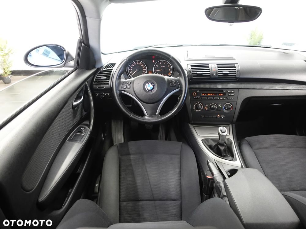 BMW Seria 1 118i - 26