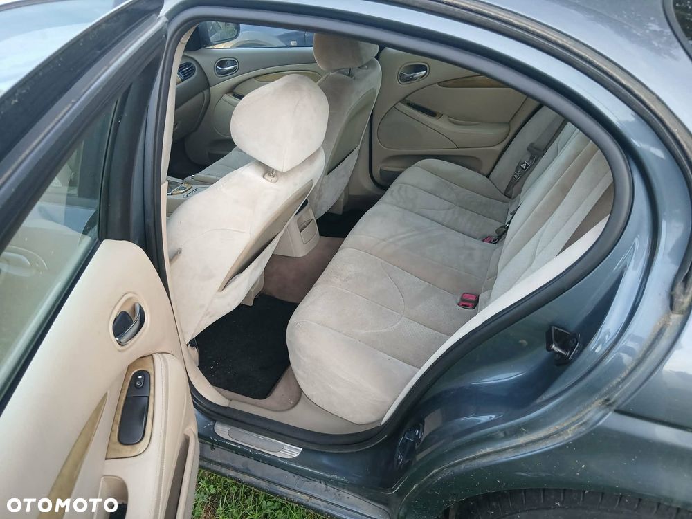 Jaguar S-Type - 6