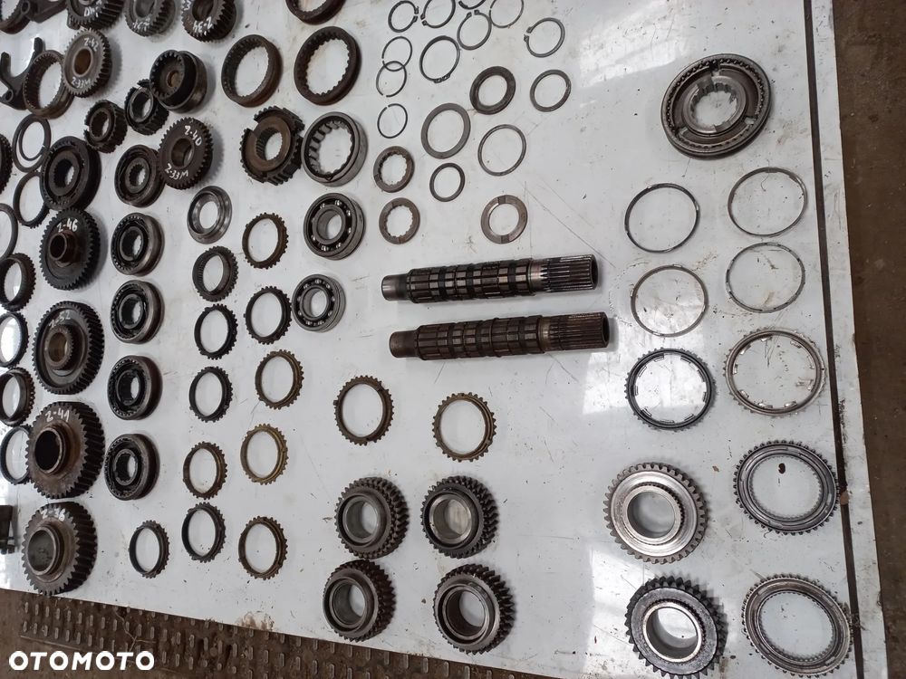 Skrzynia biegów DEUTZ,SAME,LAMBORGHINI,HURLIMANN,sdf,zf2093314008,zf2095349010,wałek rewersu,koło,synchronizator,przesówka,pierścień,wom,atak,19x43,10x43,14,explorer II,agroplus,agrolux,PRESTIGE,h,xt,R3,R4,R5,evo,n crosss,grand prix,0.255.3326.3 , 0.011.8631.4 , 0.255.3327.3 ,zespół kół zębatych, - 3