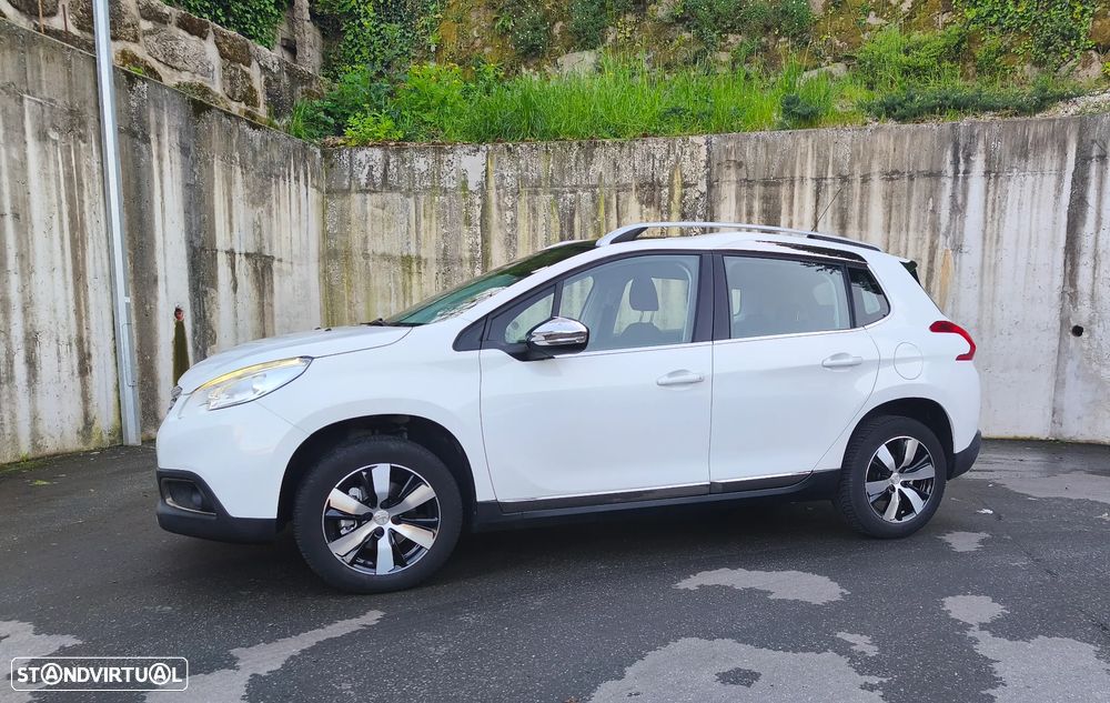 Peugeot 2008 1.2 PureTech Allure - 12