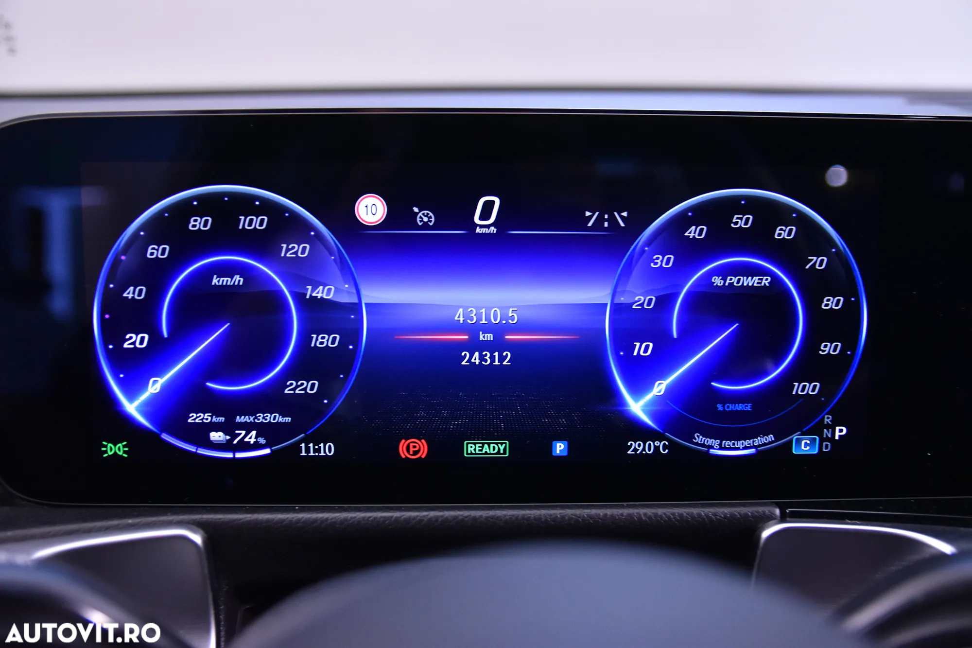 Mercedes-Benz EQB 300 4MATIC - 11