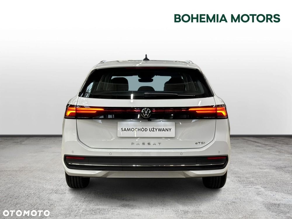 Volkswagen Passat - 4