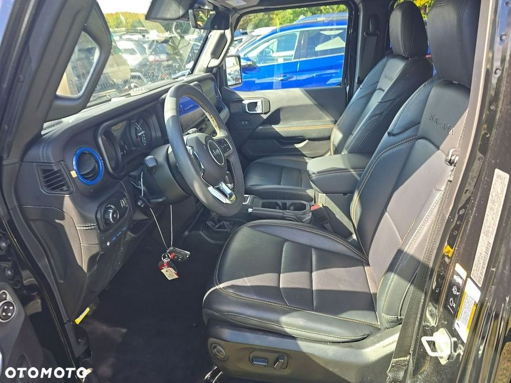Jeep Wrangler - 16