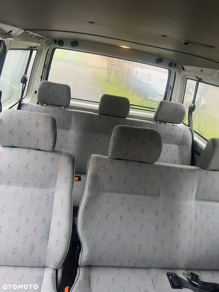 Volkswagen Caravelle Basis / CL - 8