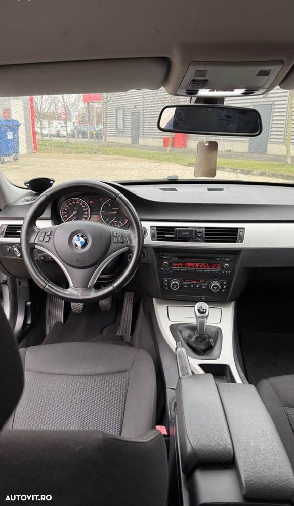 BMW Seria 3 318d - 4