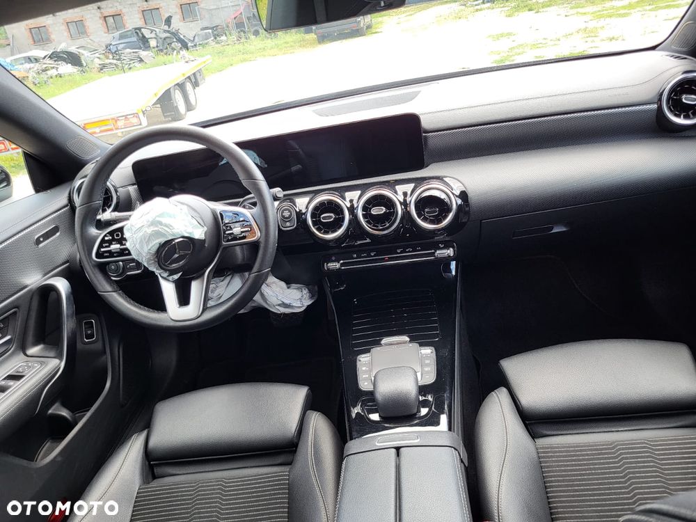 Mercedes-Benz CLA 180 7G-DCT Progressive Line Advanced - 16