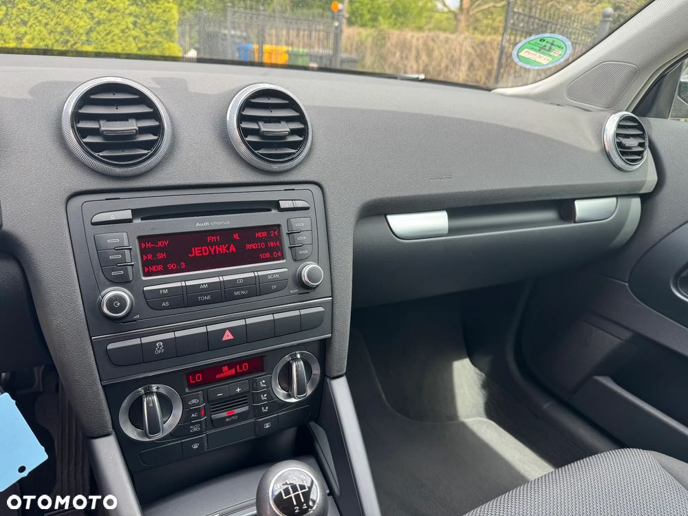 Audi A3 3-drzwiowe 1.6 Attraction - 13