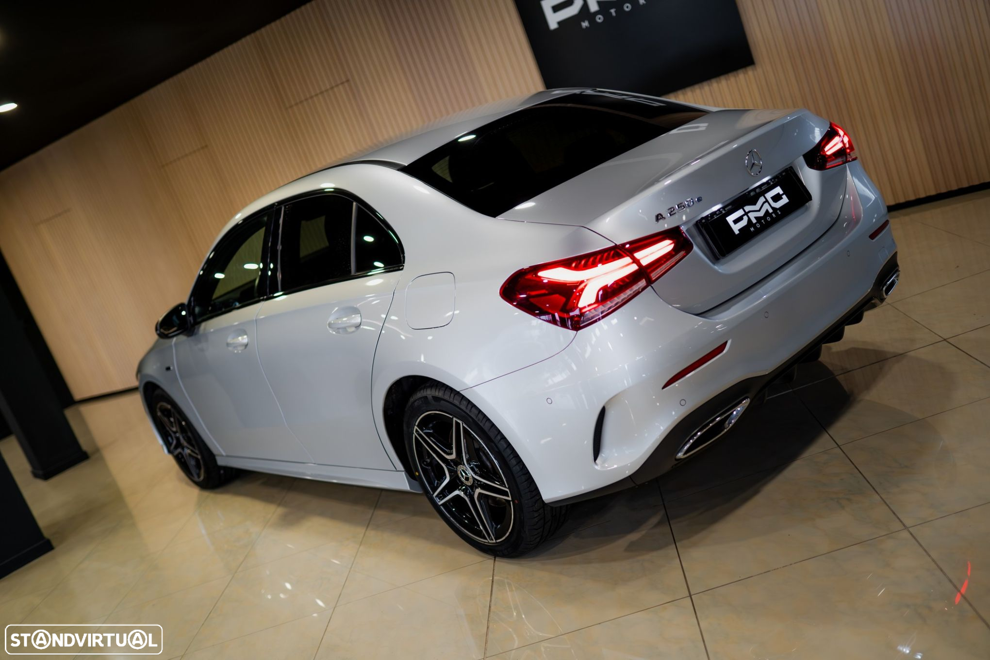 Mercedes-Benz A 250 Limousine e AMG Line - 40