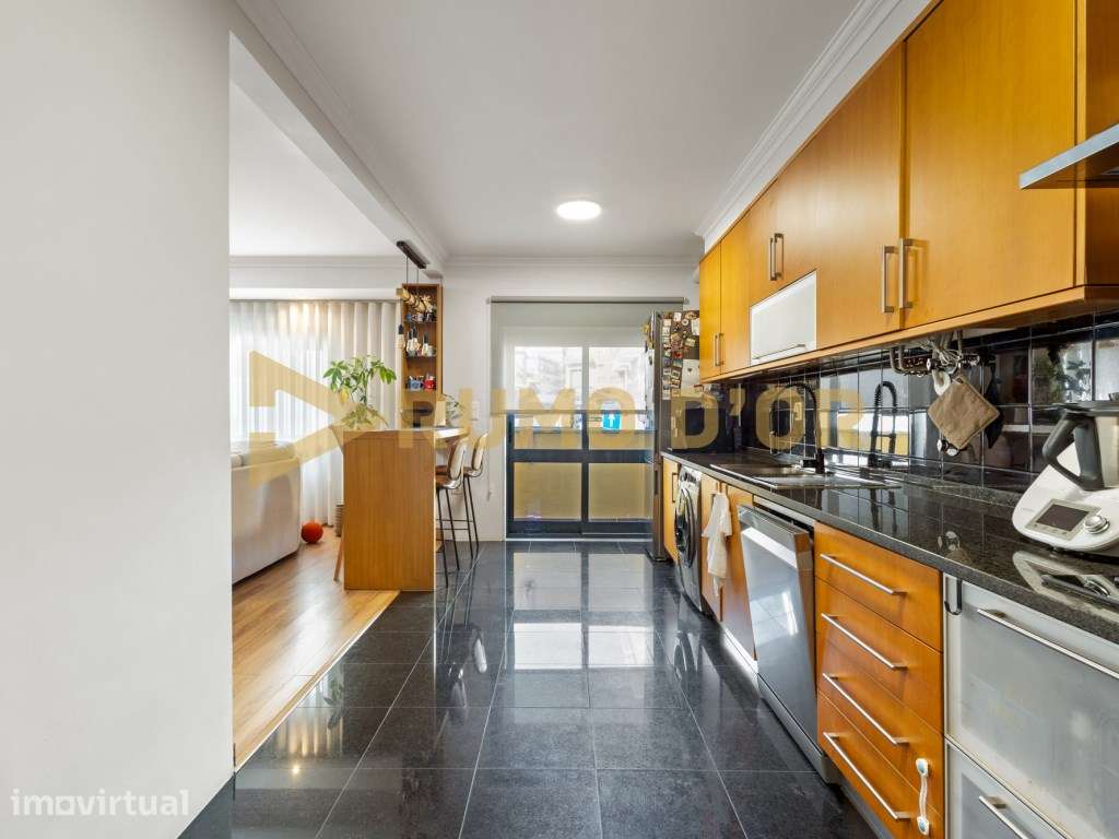 Exclusivo T3 em Condomínio Privado no Carregado com Terraço, Varand... - Grande imagem: 4/35