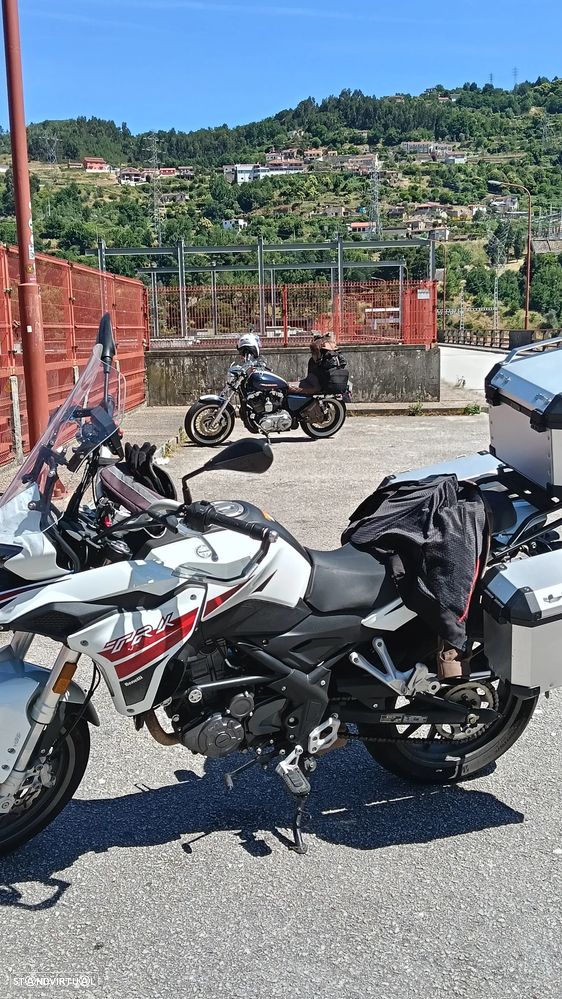 Benelli TRK 251 - 1
