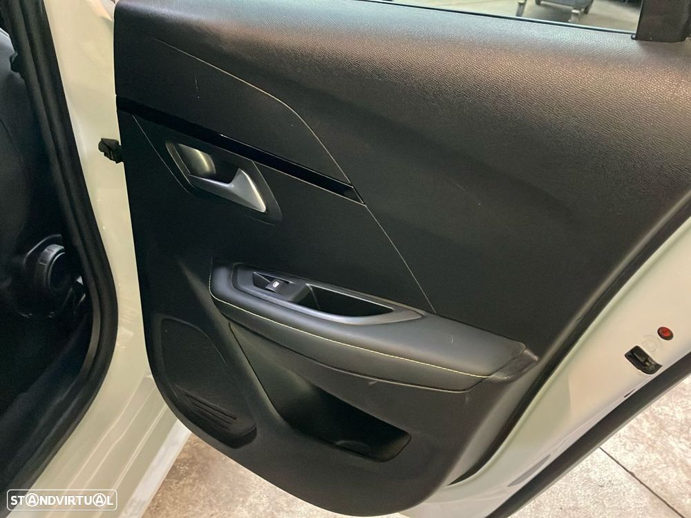 Peugeot e-208 50 kWh GT - 23