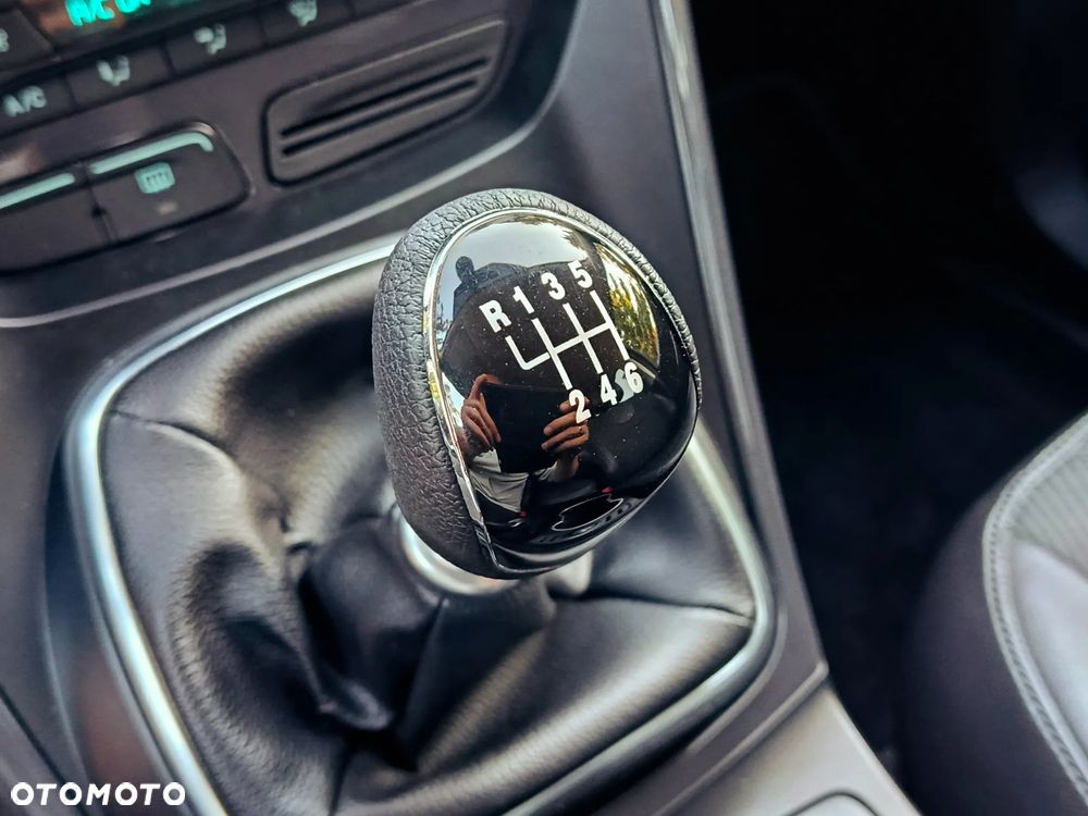 Ford Kuga 2.0 TDCi 2x4 Titanium - 26