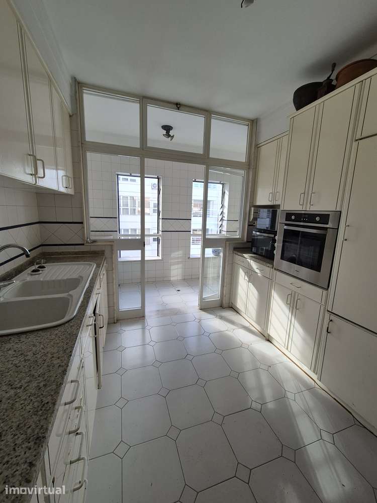Arrendamento de apartamento T4 em Celas, junto aos CHUC, IPO - Grande imagem: 3/26