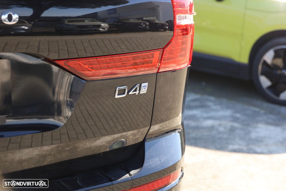 Volvo XC 60 2.0 D4 R-Design Geartronic - 24