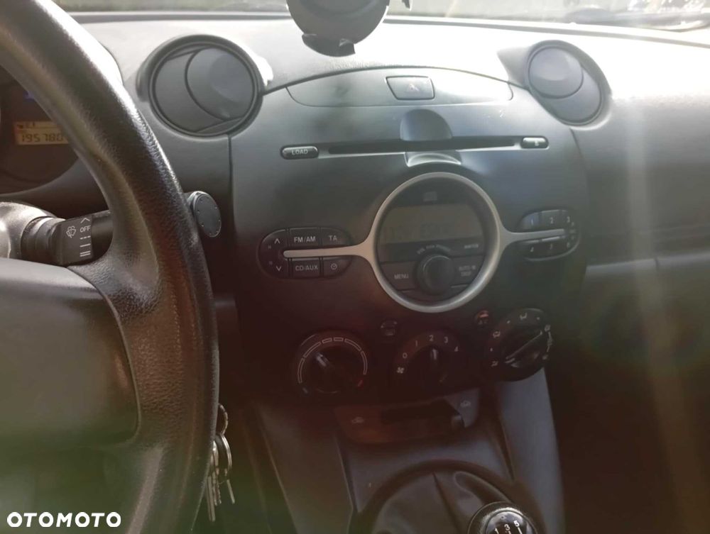 Mazda 2 - 5
