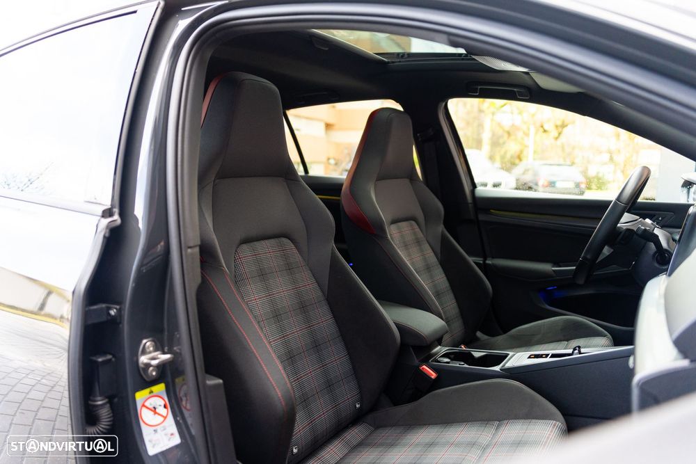 VW Golf 2.0 TSI GTI DSG - 32