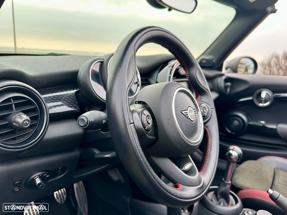 MINI Cabrio John Cooper Works - 17