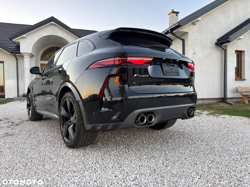 Jaguar F-Pace P550 AWD SVR - 10