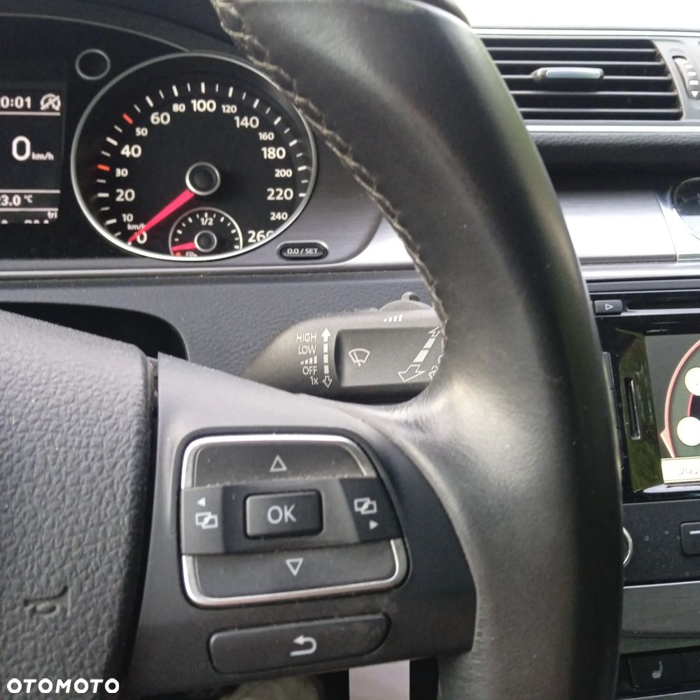 Volkswagen Passat 2.0 TDI Comfortline - 29