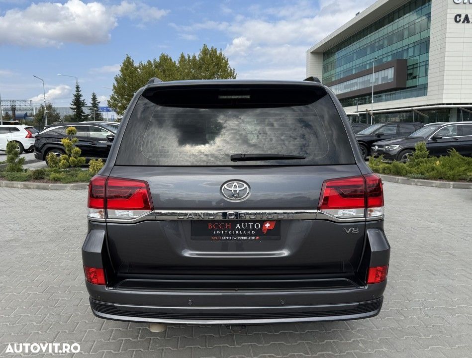 Toyota Land Cruiser - 5