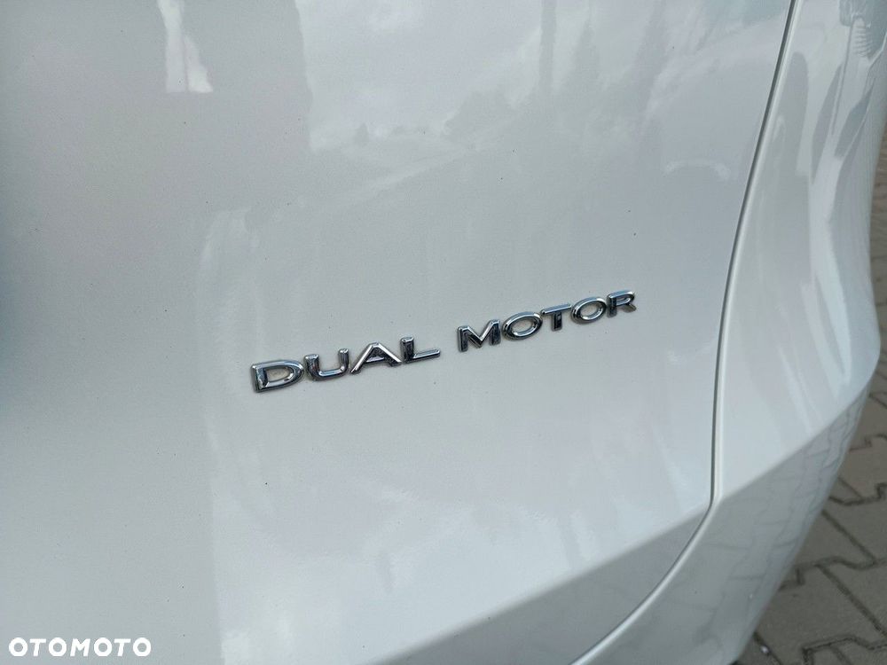 Tesla Model Y Long Range AWD - 20