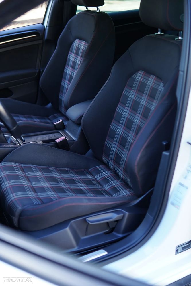 VW Golf GTI Performance BlueMotion - 50