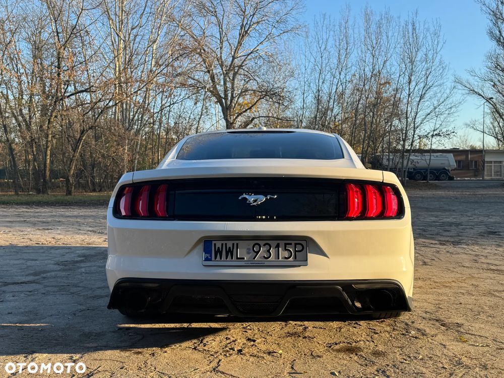 Ford Mustang - 8